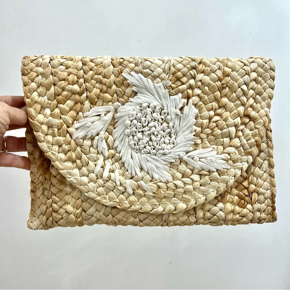 Vintage straw envelope clutch magnetic closure white straw flower Boho bohemian